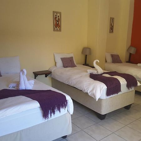 Melissa'S Guest House Kamanjab Екстер'єр фото
