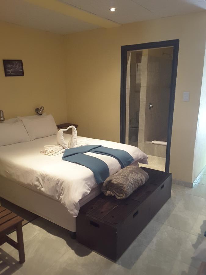 Melissa'S Guest House Kamanjab Екстер'єр фото